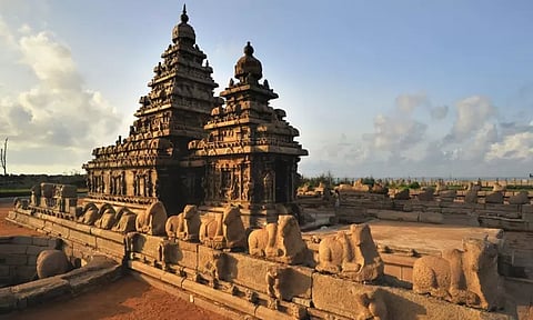 மாமல்லபுரத்தில் நுழைவு கட்டண மையங்கள் மூடல்: புராதன சின்னங்களை காண வந்த உள்நாட்டு, வெளிநாட்டு சுற்றுலா பயணிகள் அவதி