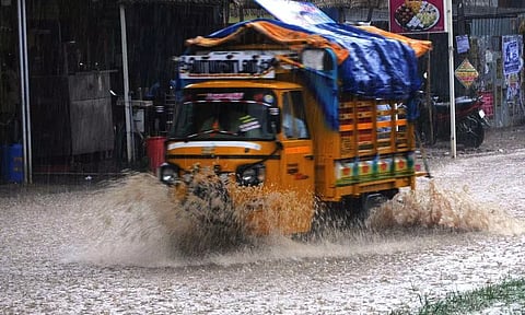 குஜிலியம்பாறையில் பலத்த மழை