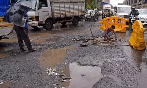 தெருவில் மழைநீர் தேங்குவது தொடர்பாக புகார் அளிக்க ஸ்மார்ட்போன் செயலி - டெல்லி மாநகராட்சி தகவல்