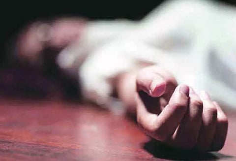 கார் மோதி மூதாட்டி சாவு