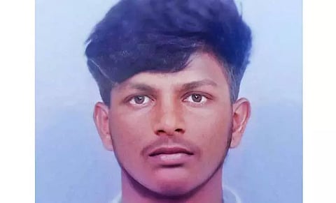 உளுந்தூர்பேட்டை அருகே வாலிபர் தூக்குப்போட்டு தற்கொலை