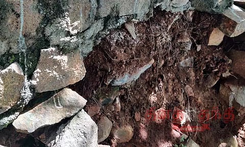 ஏலகிரிமலை 10-வது கொண்டை ஊசி வளைவு சாலையில் மண் அரிப்பு