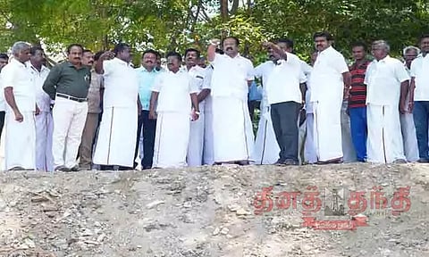 ஊருணியில் மேம்பாட்டு பணி; அமைச்சர் ஆய்வு