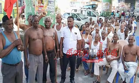 மின்வாரிய ஓய்வு பெற்றோர் நல அமைப்பினர் அரை நிர்வாண போராட்டம்