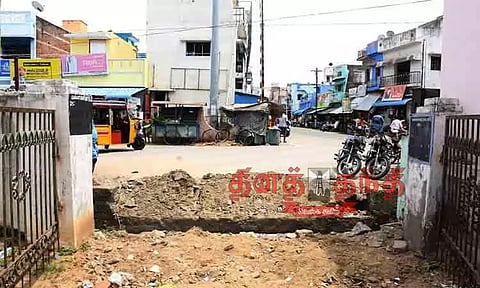 பாலம் உடைக்கப்பட்டதால் ரேஷன் பொருட்கள் வழங்க முடியாத நிலை