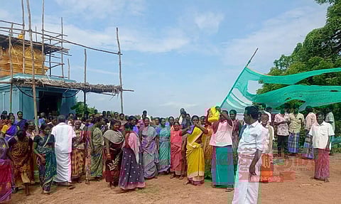 கோவிலை இடிக்க கிராம மக்கள் எதிர்ப்பு