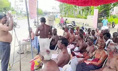 ஓய்வுபெற்ற மின்வாரிய ஊழியர்கள் அரை நிர்வாண போராட்டம்