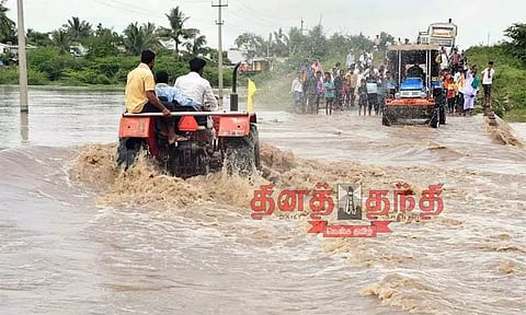 தாவணகெரேயில் கனமழை: ஏரி உடைந்து பண்ணைக்குள் வெள்ளம் புகுந்தது; ஆயிரம் கோழிகள் செத்தன