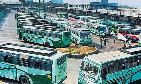 நெருங்கும் தீபாவளி பண்டிகை: அரசு விரைவு பஸ்களில் 1 லட்சம் பேர் முன்பதிவு...!