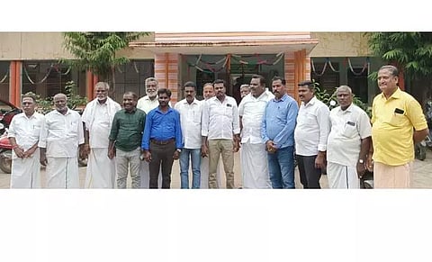 விருத்தாசலம் ஒன்றிய அலுவலகத்தை ஊராட்சி மன்ற தலைவர்கள் கூட்டமைப்பினர் முற்றுகை