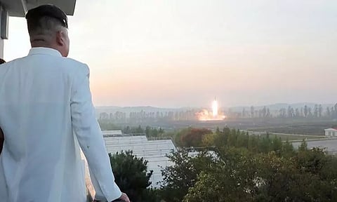 வடகொரியா 2 தொலைதூர ஏவுகணைகளை செலுத்தி பரிசோதனை; கொரிய ஊடகங்கள் தகவல்