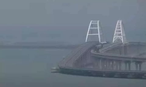 பாலம் தகர்ப்புக்கு பிறகு ரஷியா-கிரிமியா இடையே படகு போக்குவரத்து தொடக்கம்