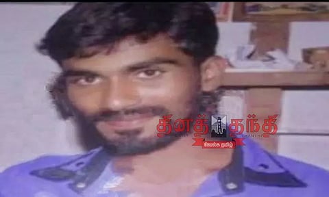 துப்பாக்கி குண்டு பாய்ந்து வாலிபர் பலி; நண்பர்கள் 3 பேர் கைது