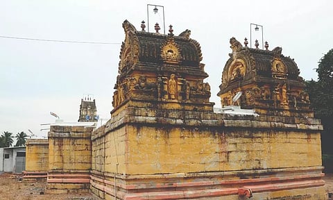 மூவர்கண்டியம்மன் கோவில் கும்பாபிஷேகம் நடத்த வேண்டும்