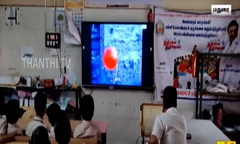 அரசு பள்ளியில் திரையிடப்பட்ட ஆஸ்கா வென்ற குறும்படம்