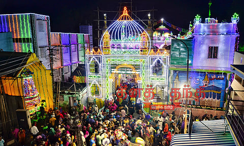 கோரிப்பாளையத்தை வலம் வந்த சந்தனக்கூடு