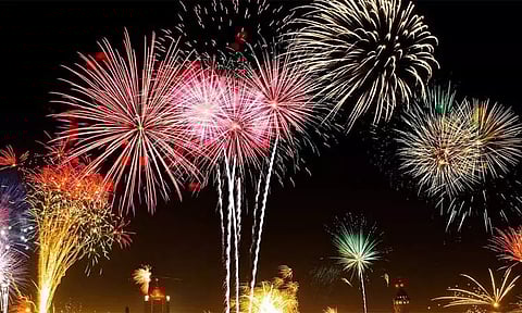 தீபாவளி பண்டிகையையொட்டி பட்டாசு வெடிக்க நேர கட்டுப்பாட்டுக்கு ஆதரவும்... எதிர்ப்பும்...!!