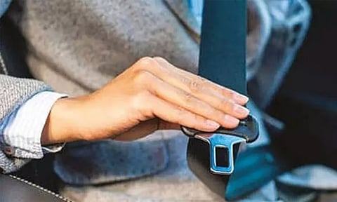 வரும் 1-ந் தேதி முதல்..மும்பையில் கார்களில் பின் இருக்கையில் பயணிப்பவர்களுக்கும் 'சீட் பெல்ட்' கட்டாயம்