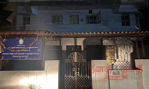 நகர ஊரமைப்பு அலுவலகத்தில் 2¾ மணி நேரம் லஞ்ச ஒழிப்பு போலீசார் சோதனை