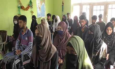 காஷ்மீரில் இந்திய ராணுவம் நடத்தும் இலவச பயிற்சி வகுப்புகள்; மாணவர்கள் வரவேற்பு!