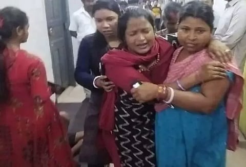 காப்பி அடிப்பதாக கூறி நிர்வாணமாக்கிய ஆசிரியர் ;அவமானத்தால் தீக்குளித்த மாணவி