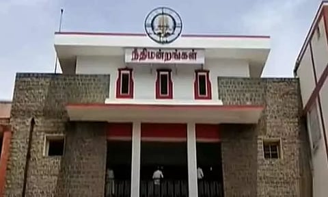 "விசாரணைக்கு அழைத்து வருபவர்களை அடிப்பது வழக்கம்" - சாத்தான்குளம் வழக்கில் தலைமைக் காவலர் சாட்சியம்