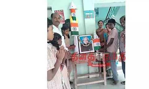 அப்துல்கலாம் படத்திற்கு மாலை அணிவிப்பு