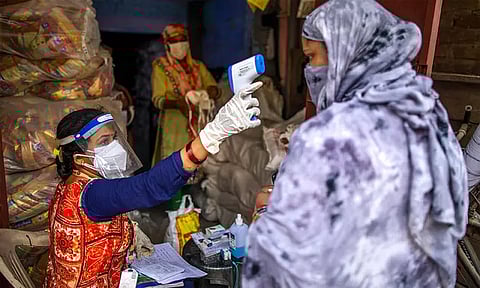 இந்தியாவில் சற்று குறைந்த தினசரி கொரோனா பாதிப்பு