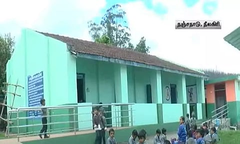 1922-ல் தொடங்கப்பட்ட பள்ளியை மூடுவிழாவில் இருந்து மீட்டு புத்துயிர் அளித்த முன்னாள் மாணவர்கள்