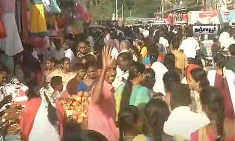 தஞ்சாவூரில் மழை எச்சரிக்கைக்கு நடுவே களைகட்டிய தீபாவளி விற்பனை