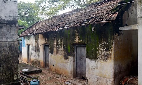 சேதமடைந்த அரசு பள்ளி கட்டிடங்கள் அகற்றப்படுமா?