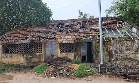 சேதமடைந்த கட்டிடங்களில் இயங்கும் பள்ளிக்கூடங்கள்