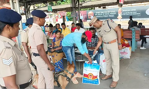 தீபாவளி பண்டிகையையொட்டி மாம்பலம் ரெயில் நிலையத்தில் பாதுகாப்பு அதிகரிப்பு
