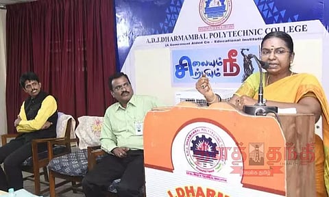 பள்ளியில் படிக்கும் போதே தனித்திறமையை வளர்த்துக் கொள்ள வேண்டும்