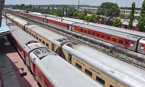 இரும்பு கழிவுப் பொருள் விற்பனை மூலம் ரெயில்வேக்கு ரூ.2500 கோடி வருமானம்