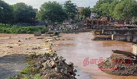 3 தரைப்பாலங்கள் தண்ணீரில் அடித்துச்செல்லப்பட்டன