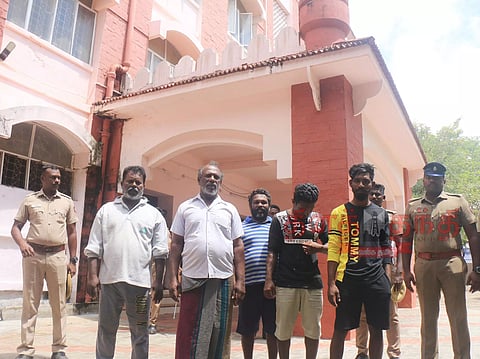 கைதான இலங்கை மீனவர்கள் 5 பேர், ராமநாதபுரம் கோர்ட்டில் ஆஜர்