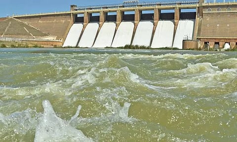 வைகை அணையில் இருந்து உபரிநீர் திறப்பு - 5 மாவட்ட மக்களுக்கு வெள்ள அபாய எச்சரிக்கை