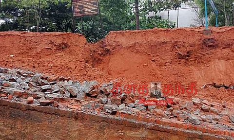 கட்டி முடிக்கப்பட்ட சில நாட்களில் இடிந்து விழுந்த அரசு பள்ளி சுவர்