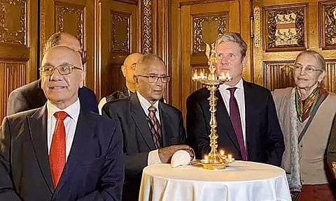 இங்கிலாந்து நாடாளுமன்ற வளாகத்தில் தீபாவளி சிறப்பு பிரார்த்தனை நிகழ்ச்சி