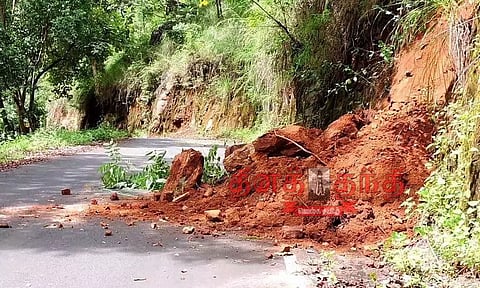 கொடைக்கானல் மலைப்பாதையில் மண்சரிவு