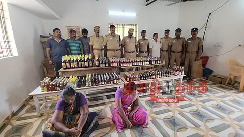 பென்னாகரத்தில் மது விற்ற பெண்கள் உள்பட 4 பேர் கைது 567 பாட்டில்கள் பறிமுதல்