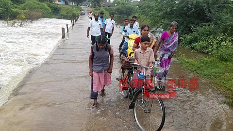 கம்பைநல்லூர் அருகே சனத்குமார் நதி தரைப்பாலம் மூழ்கியது பொதுமக்கள் அவதி; மேம்பாலம் அமைக்க கோரிக்கை