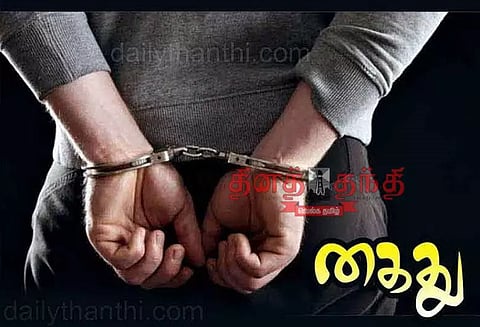 வாலிபரை கத்தியால் குத்தியவர் கைது