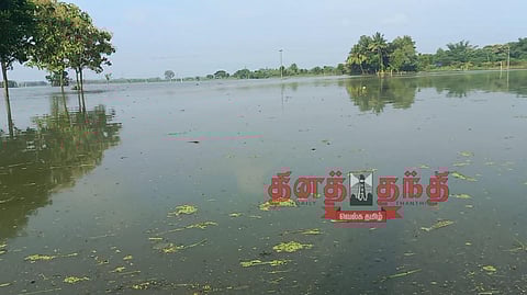 கொள்ளிடம் ஆற்றின் வெள்ளநீர் புகுந்ததில் 2 ஆயிரம் ஏக்கர் நெற்பயிர்கள் மூழ்கின