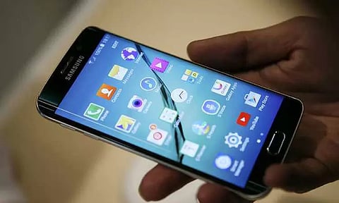 ஸ்மார்ட் போன் மோகம்: ரத்தத்தை விற்க முயன்ற 16 வயது சிறுமி...!