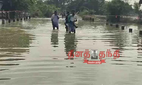 தரைப்பாலம் மூழ்கியதால் பஸ் போக்குவரத்து நிறுத்தம்