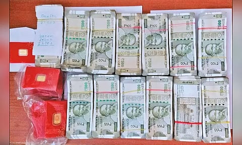 தீபாவளி பண்டிகையையொட்டி மருத்துவ அலுவலகத்தில் லஞ்ச ஒழிப்பு சோதனை; ரூ.6 லட்சம், 28 தங்க காசுகள் பறிமுதல்