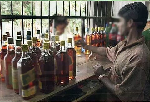 குடிமகன்களுக்கு அதிர்ச்சி செய்தி...! விரைவில் டாஸ்மாக் மதுபானங்கள் விலை மேலும் உயரும்...!