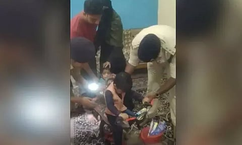 அம்மா திட்டுறாங்க; போலீசில் புகார் அளிக்க வந்த 3-வது சிறுவன்